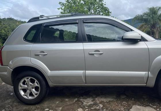 HYUNDAI TUCSON 2.0 MPFI GL 16V 2WD GASOLINA 4P AUTOMÁTICO HYUNDAI TUCSON 2.0 MPFI GL 16V 2WD GASOLINA 4P AUTOMÁTICO